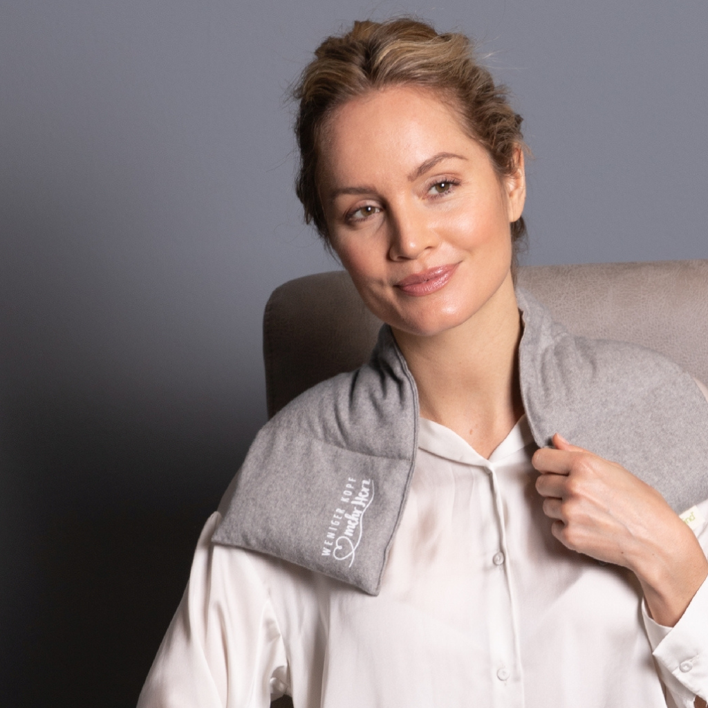 Körnerkissen Bio 6-Kammer Wärmekissen 66x15 cm – Flanell hellgrau, Mikrowelle & Backofen geeignet