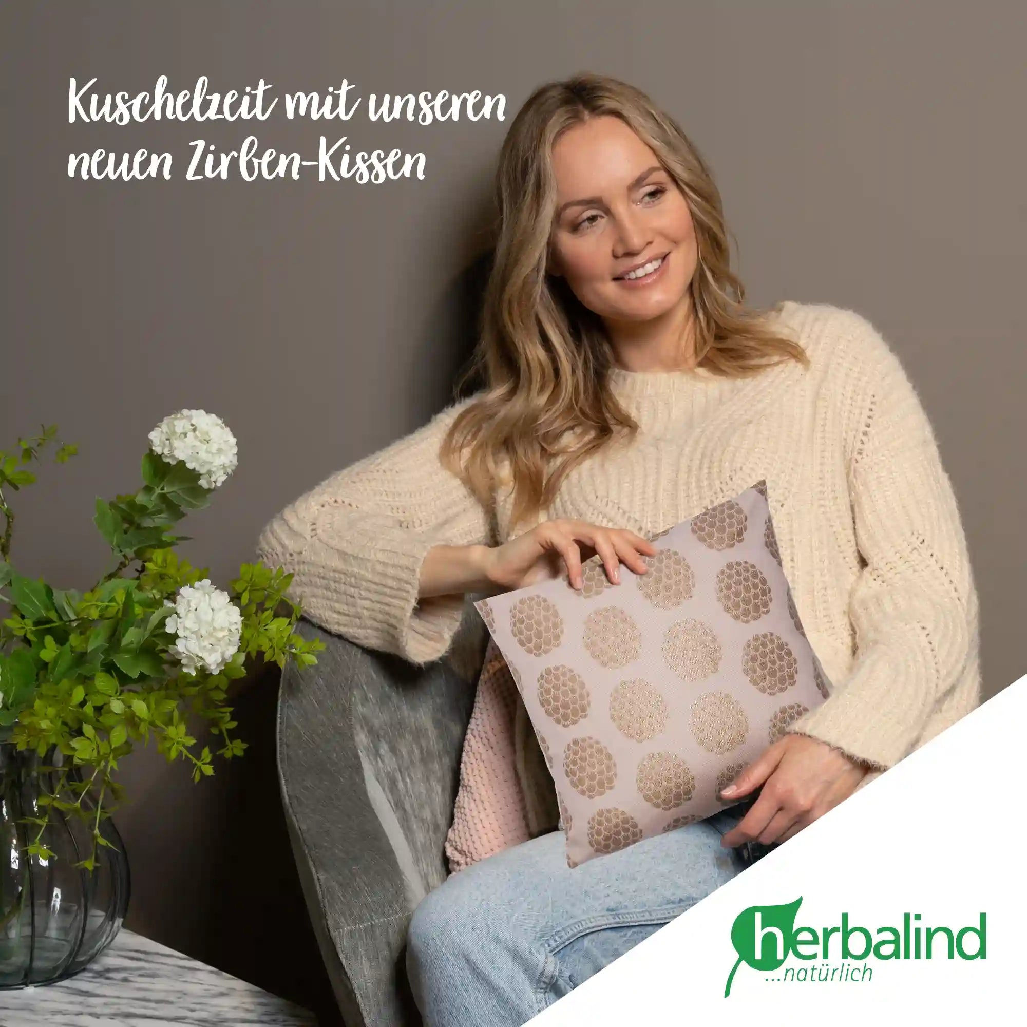 Zirbenkissen 30x30cm, Canvas light sand, Zapfen gold